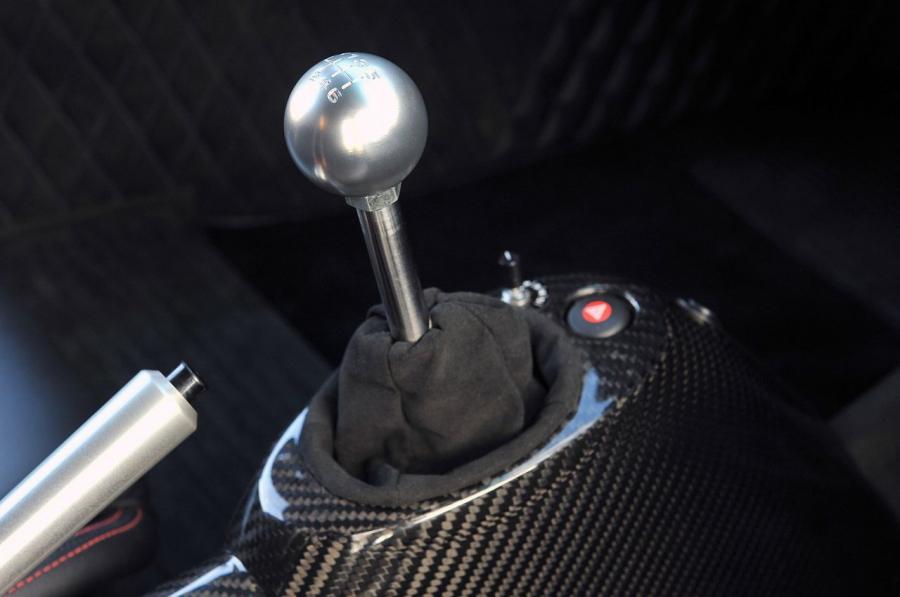 Детали интерьера Hennessey Venom GT 2013 года  (фото 21 из 55)